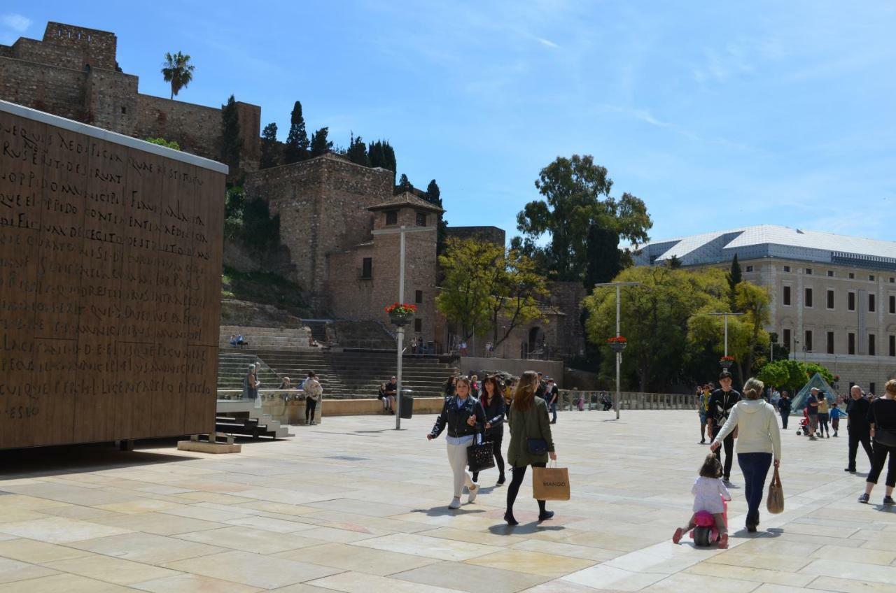 Homely Malaga Plaza Montano Exterior photo